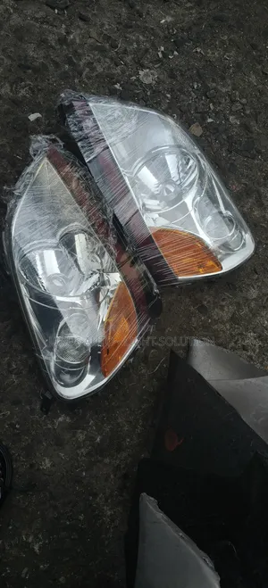 Head Lights 03 Honda Pilot Available