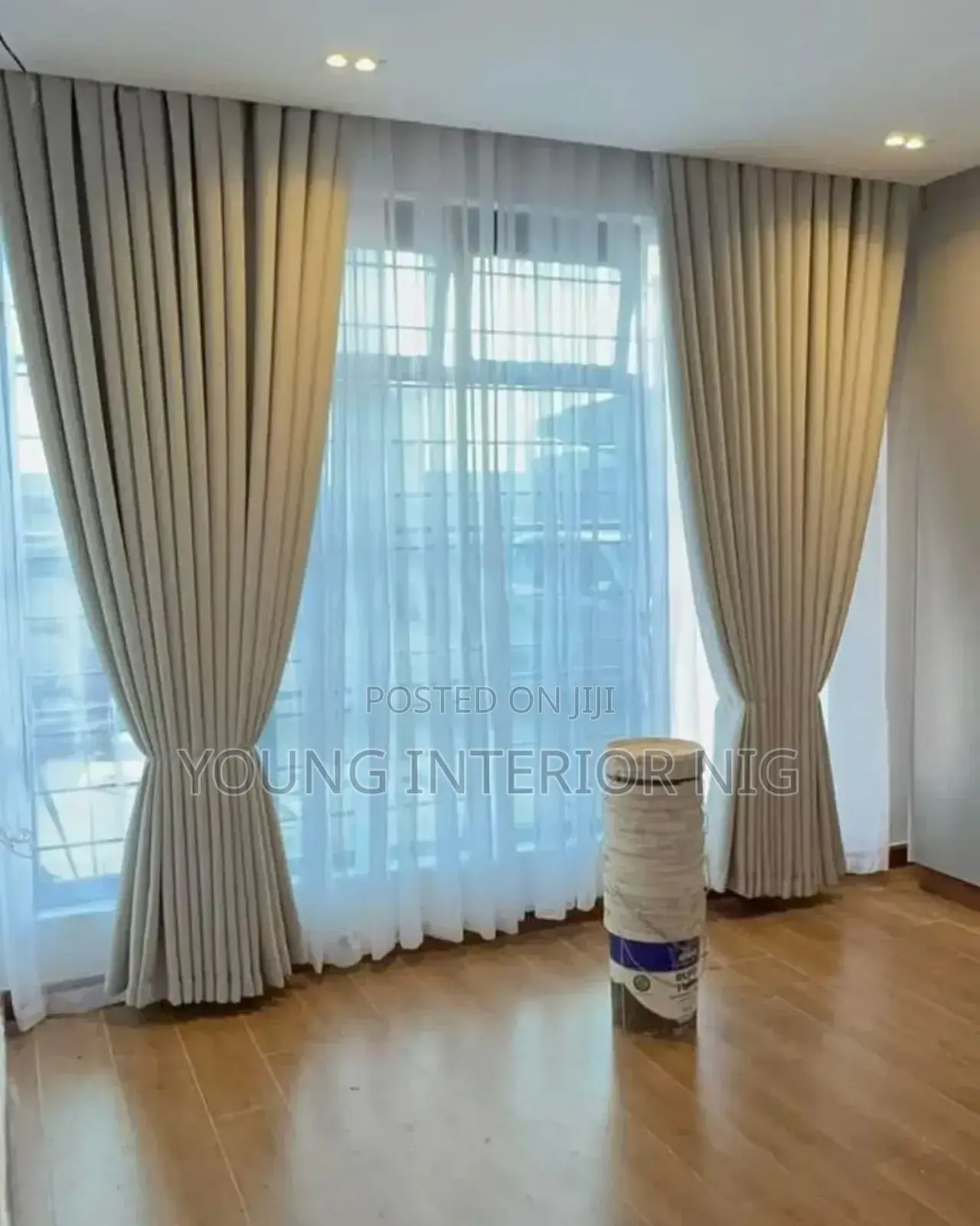 Curtains/Window Blinds