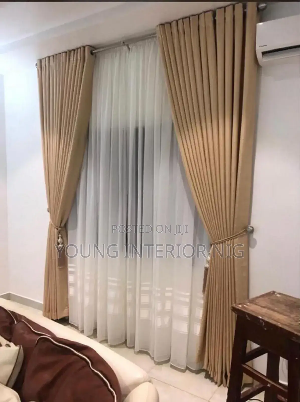 Curtains/Window Blinds