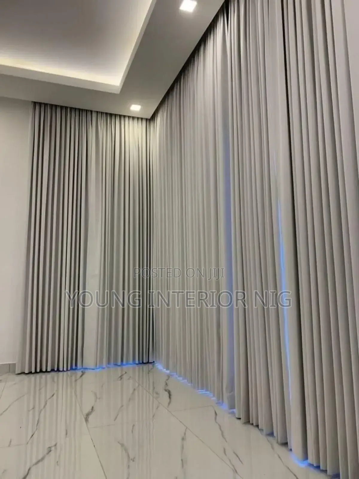 Curtains/Window Blinds