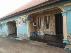 3bdrm Block of Flats in In A Secure Location, Sagamu for sale