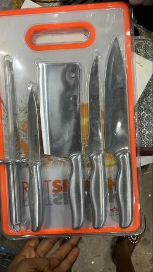 5 Set of Knives With Chopping Board