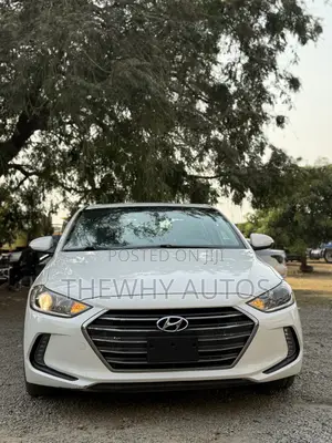 Hyundai Elantra Limited Sedan FWD (1.8L 4cyl 6A) 2016 White