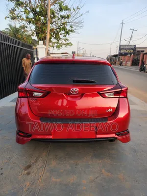 Toyota Corolla SE 4dr Sedan (1.8L 4cyl CVT) 2017 Red