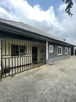 6bdrm Bungalow in Eliozu Eneka Link, Port-Harcourt for sale