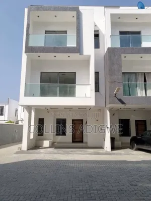 4bdrm Duplex in Orchid, Chevron for sale