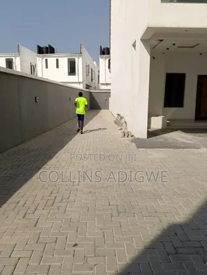 4bdrm Duplex in Orchid, Chevron for sale
