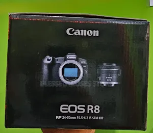 Canon Eos R8 With Lens 24-50 F4.5-6.3