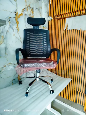 Cheap Office Chair With Headrest and Rolling Leg