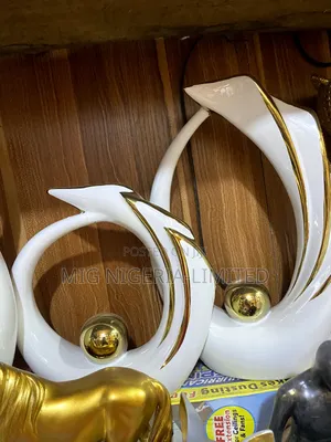 Centre Piece Figurine Centre Table Decorations Shelves Deco