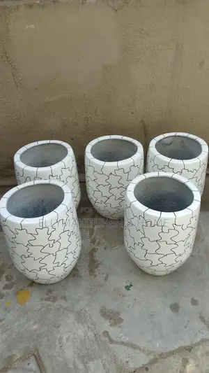 Cracked Half Cylinder Fiberglass Pot Available for Bulk Buyers(42cm)