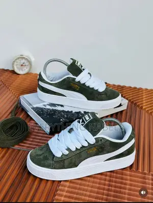 Puma Sneakers
