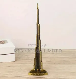 1pc Gold Frame Art Centre Piece Figurine Table Top And Shelves Storage
