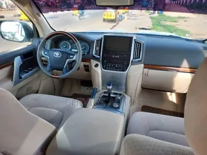 Toyota Land Cruiser 2019 White