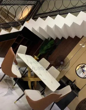 Quality Set of Marble Dinnig by 6 Seaters