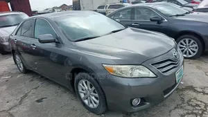 Toyota Camry XLE 4dr Sedan (2.5L 4cyl 6AM) 2010 Gray