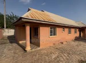 Furnished 2bdrm Block of Flats in Fola Fuelling, Osogbo for sale