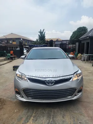 Toyota Avalon XLE Premium Sedan FWD (3.5L 6cyl 6A) 2013 Silver