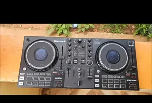 Numark Mixtrack Platinum Fx