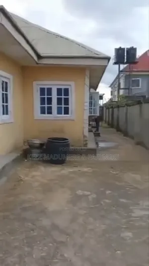 6bdrm Bungalow in Umuguma Owerri West for sale