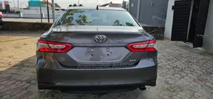 Toyota Camry XLE FWD (2.5L 4cyl 8AM) 2018 Gray