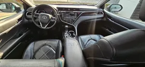 Toyota Camry XLE FWD (2.5L 4cyl 8AM) 2018 Gray