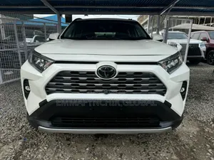 Toyota RAV4 Limited 2021 White
