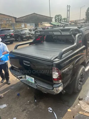 Rolling Cover and Rugged Spoiler for Toyota Tacoma