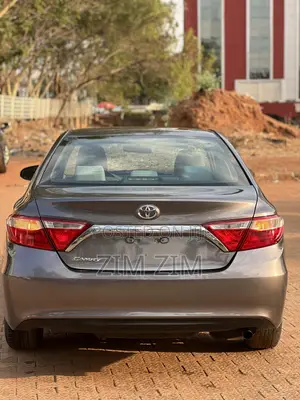 Toyota Camry LE 4dr Sedan (2.5L 4cyl 6A) 2017 Gray