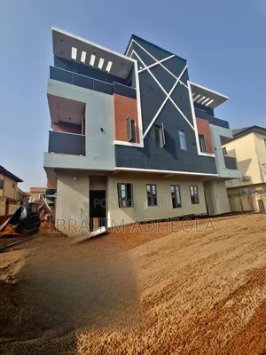 4bdrm Duplex in Gbagada for sale