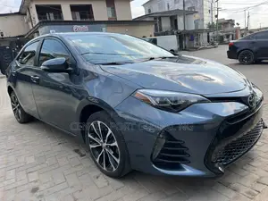 Toyota Corolla SE (1.8L 4cyl 2A) 2018 Gray