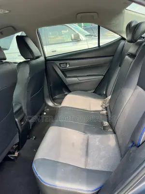 Toyota Corolla SE (1.8L 4cyl 2A) 2018 Gray