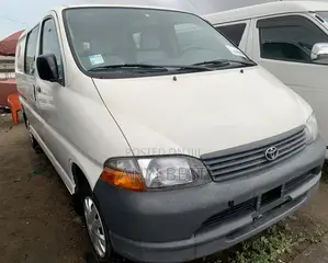 Toyota HiAce 2005 White