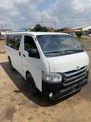 Toyota HiAce 2010 White