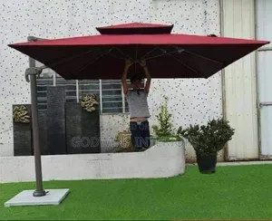 Outdoor Cantilever Garden Umbrella