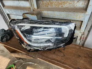 Glc300 2019 Driver Side Headlight