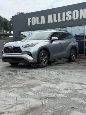 Toyota Highlander XLE 2021 Silver