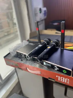 JBL Vm2700 Wireless Microphone With Color Light Antennas