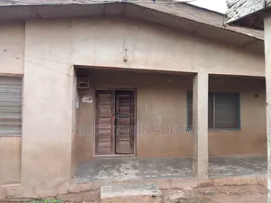 6bdrm Bungalow in Alakia for sale