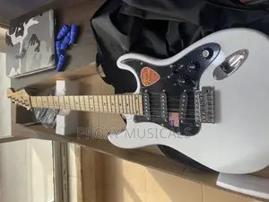 Fender Lead/Electric Guitar (White)