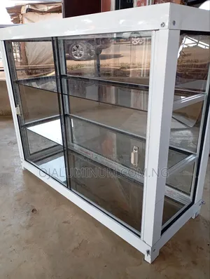 Table Top 3 Steps Solid Showglass (3ft by 2ft and Half)