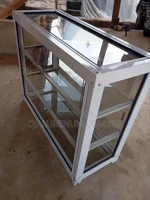 Table Top 3 Steps Solid Showglass (3ft by 2ft and Half)