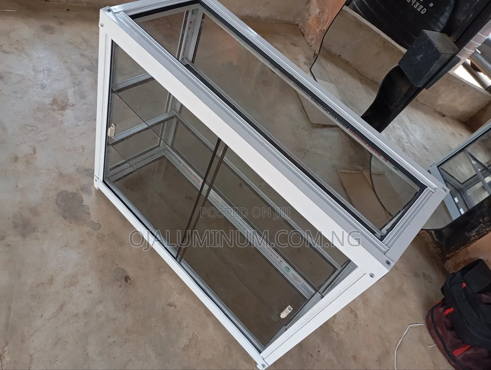 Table Top 3 Steps Solid Showglass (3ft by 2ft and Half)