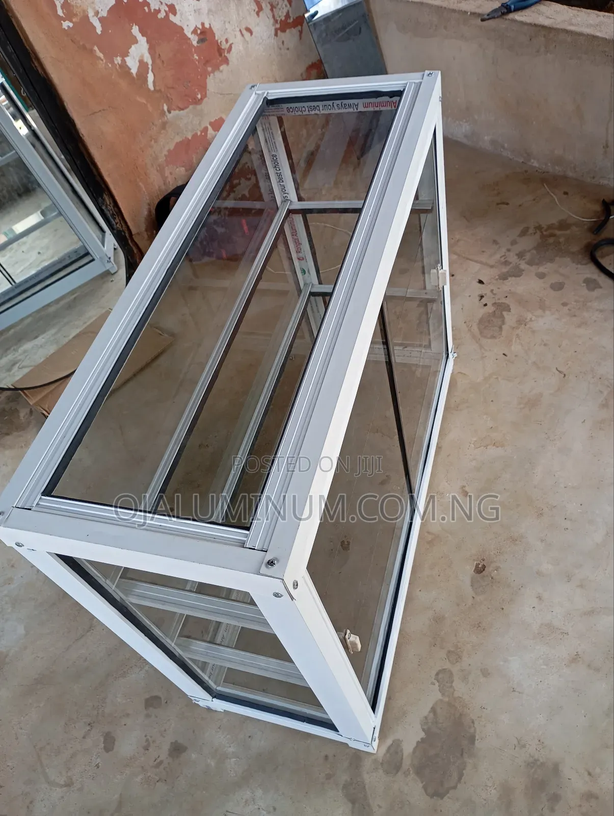 Table Top 3 Steps Solid Showglass (3ft by 2ft and Half)