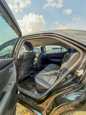 Toyota Corolla SE (1.8L 4cyl 2A) 2018 Black