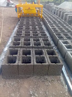 Concrete Block Molding Machine