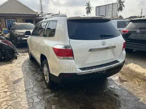 Toyota Highlander 3.5L 4WD 2013 White