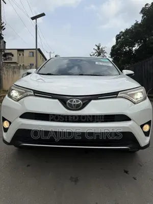 Toyota RAV4 Platinum AWD (2.5L 4cyl 6A) 2017 White