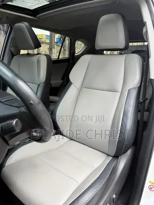 Toyota RAV4 Platinum AWD (2.5L 4cyl 6A) 2017 White