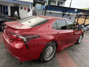 Toyota Camry SE 2022 Red